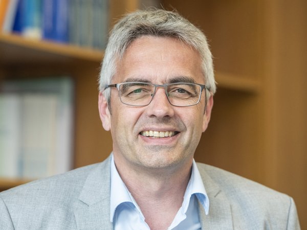 Prof. Dr. Markus Steffens